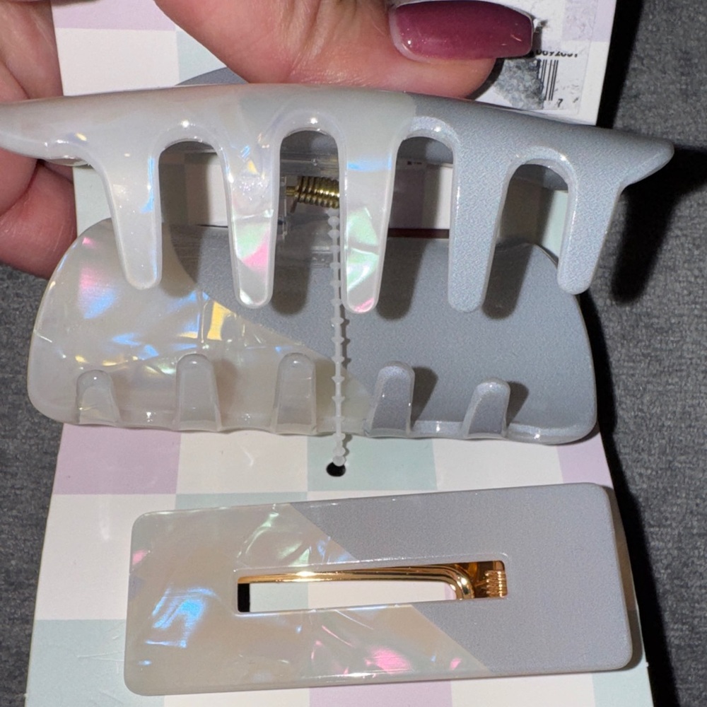 Sophi- NWT Gray Iridescent 3 Piece Hair Clip Set - Picture 6 of 10